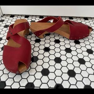 Cydwoq leather and wood clogs/ sandals